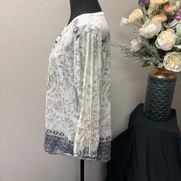 Lucky Brand 2X Boho Mixed Print Henley Top Cream Blue Lace Trim Lightweight - Picture 2 of 6